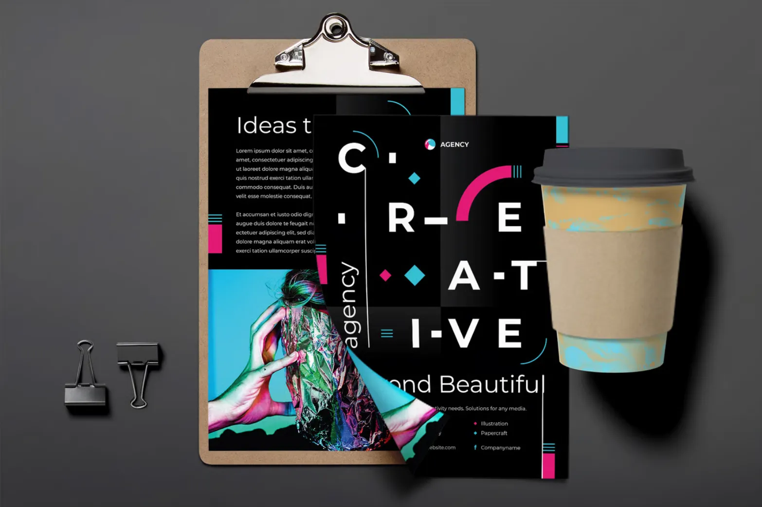 Ein Kaffebecher und Flyer mit Design